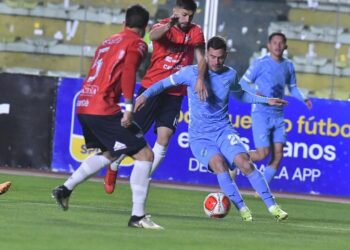 Bolívar vence (2-0) a Wilstermann y es líder solitario