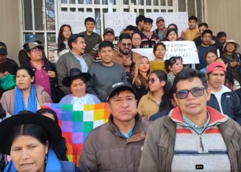 El evismo instala una vigilia en puertas del TCP en rechazo a las preguntas del referéndum