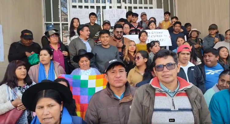 El evismo instala una vigilia en puertas del TCP en rechazo a las preguntas del referéndum