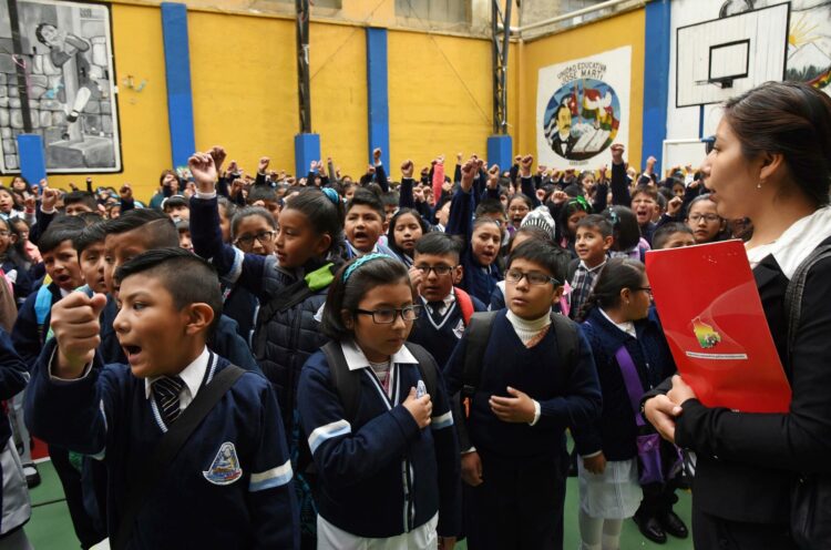 El horario de invierno llega a su fin en La Paz, Educación instruye normalidad