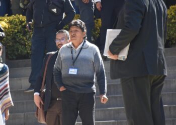 Morales no firma el acuerdo multipartidario y junto con Andrónico abandona el TSE