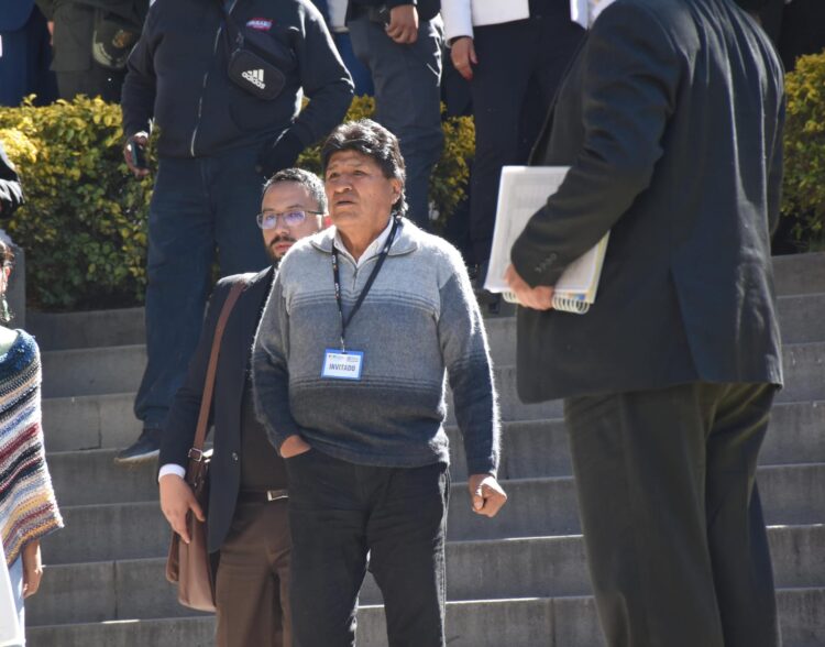 Morales no firma el acuerdo multipartidario y junto con Andrónico abandona el TSE