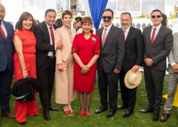 Ecuador celebra los 215 años de su independencia