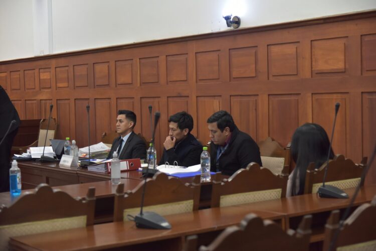 FOTOS JUICIO PETROCONTRATOS