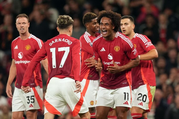 El jugador del Manchester United Joshua Zirkzee festeja su gol de la victoria ante el Fulham