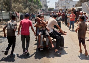 Al menos 30 muertos en un bombardeo israelí contra una escuela en Gaza, según Hamás