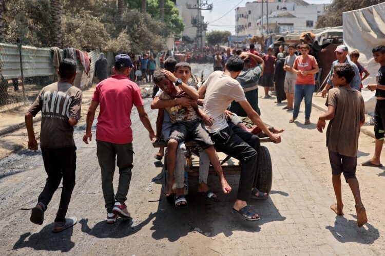 Al menos 30 muertos en un bombardeo israelí contra una escuela en Gaza, según Hamás