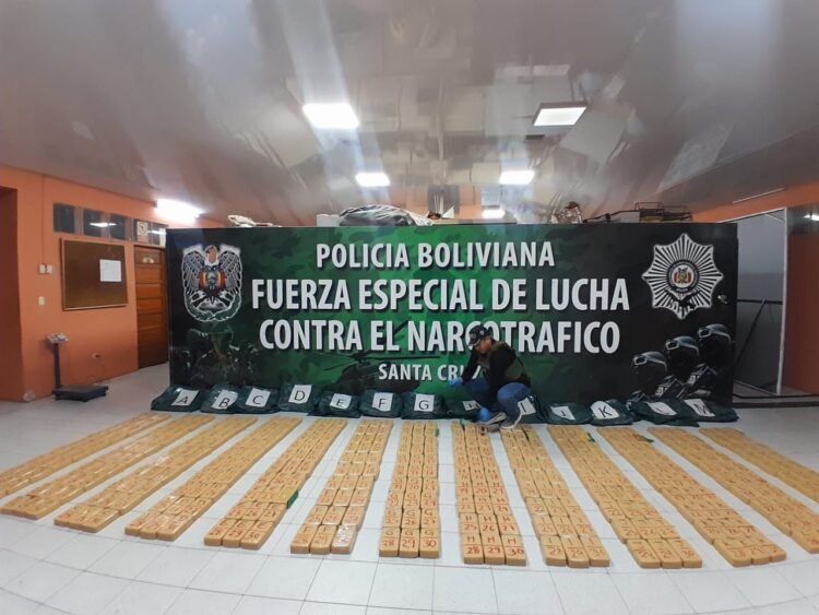 Operativo antidroga incauta 400 kilos de cocaína en la localidad de Santa Rosa de Santa Cruz