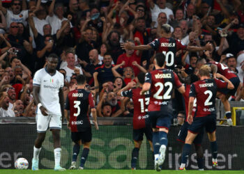Inter y Milan arrancan la liga italiana con sendos empates en últimos minutos
