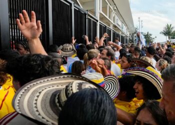 Aficionados demandan a organizadores de final de la Copa América por caos en el estadio de Miami