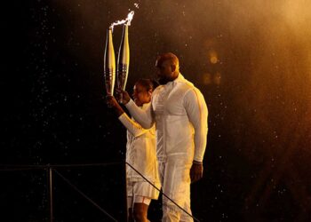 Marie-José Perec y Teddy Riner encienden el pebetero olímpico