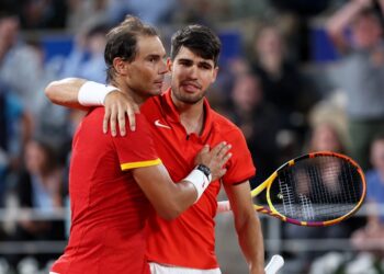 Nadal y Alcaraz, ‘más compenetrados’, avanzan en dobles del tenis de París
