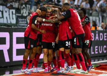 Bayer Leverkusen abre la temporada con agónico triunfo en el descuento