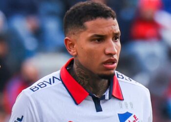 Empeora futbolista uruguayo en terapia intensiva tras colapsar en partido de Libertadores