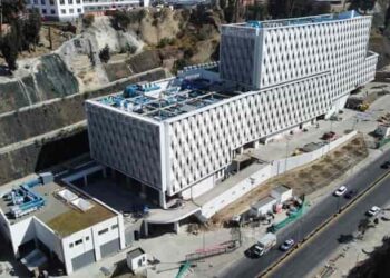El Hospital Gastroenterológico del Bicentenario está ubicado en la avenida Zabaleta de la ciudad de La Paz.