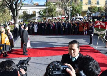 Continúan los actos por la efeméride de La Paz: ofrenda floral, iza de la bandera y tedeum