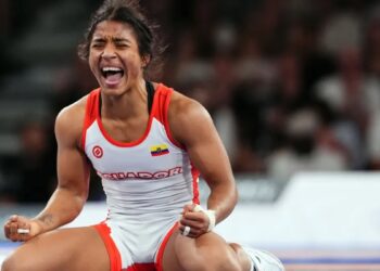 Lucía Yépez pasa a final de lucha femenina de 53 kg y asegura otra medalla a Ecuador