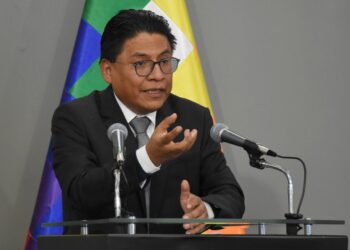 El ministro Lima insiste en ‘romper el candado’ de los 130 escaños en Diputados