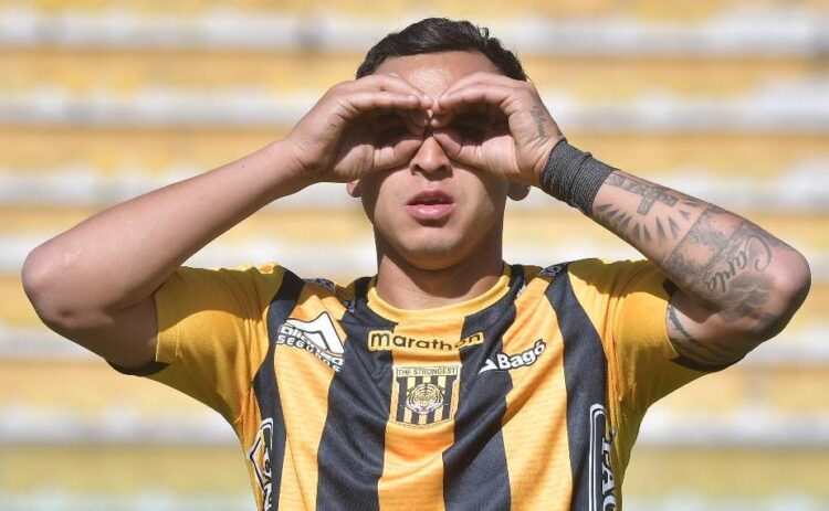 El delantero atigrado Bruno Miranda celebra el primer gol en el Hernando Siles.