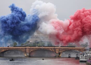 Con desfile en el Sena, comienza la ceremonia de Juegos París-2024