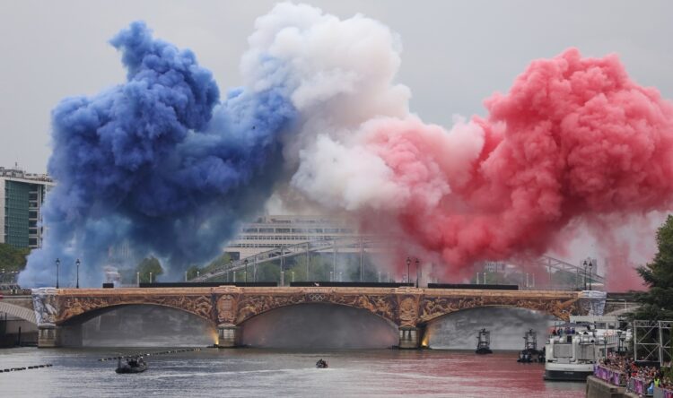 El inicio de la ceremonia de apertura en el rio Sena. Foto: AFP