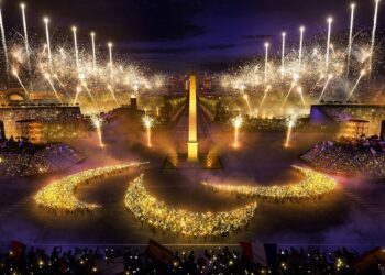 Una ceremonia espectacular para ‘poner en valor los cuerpos’ en los Campos Elíseos
