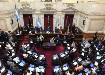 El Senado argentino avala la reforma del cálculo de pensiones pese al aviso de veto de Milei