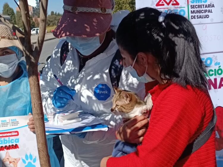 La campaña antirrábica se traslada a las calles de El Alto
