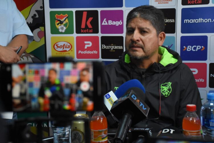 Oscar Villegas, seleccionador de Bolivia este lunes en conferencia