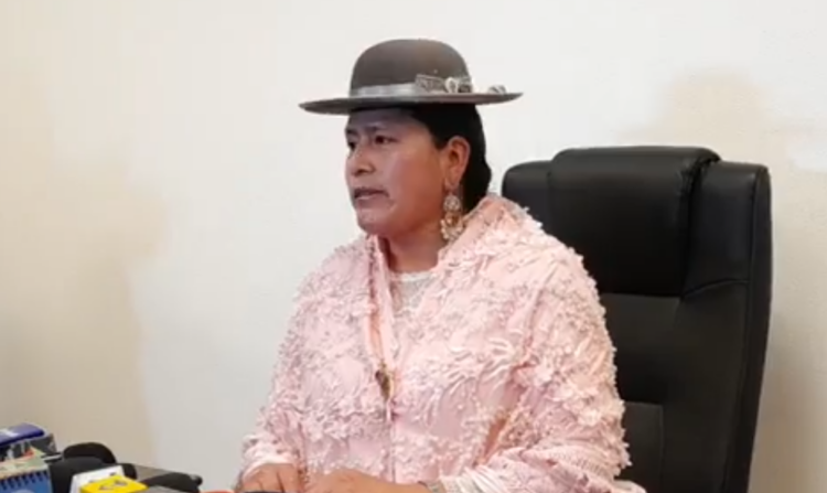La senadora arcista Velasco anuncia petición de informes y pide cambio de ministros
