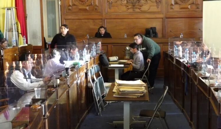 Judiciales: nueva medida cautelar ordena paralizar el proceso y la Comisión Mixta decide continuar