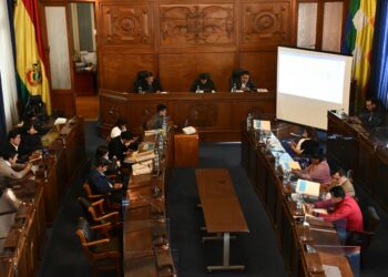 La Justicia multa y congela cuentas de los legisladores de comisión mixta por no paralizar preselección