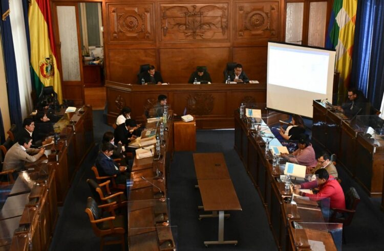 La Justicia multa y congela cuentas de los legisladores de comisión mixta por no paralizar preselección
