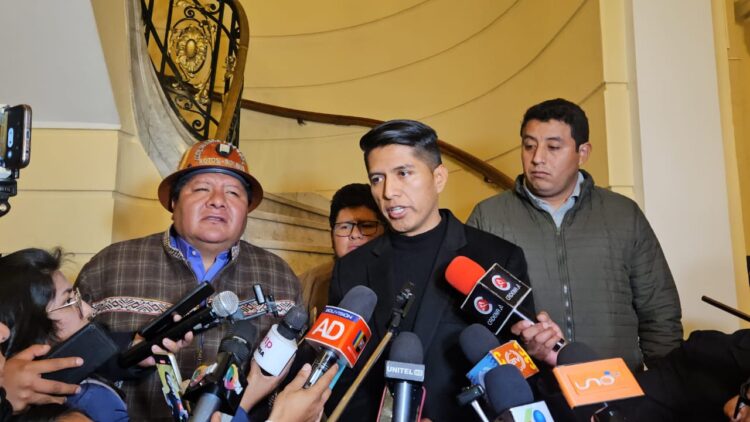 Andrónico señala que comisiones mixtas continuarán con la preselección