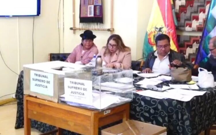 Aparece otro video de senadora evista que pone en duda evaluación oral
