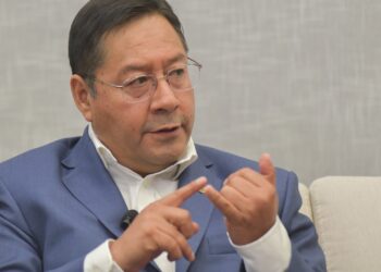 Arce propone modificación de la Constitución sobre la reelección e incremento de escaños