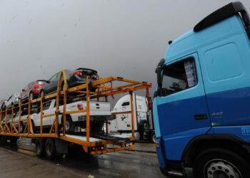 El sector automotor prevé caída de hasta 56% en importación
