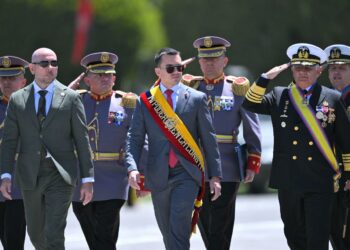 Presidente de Ecuador declara toque de queda nocturno en 20 ciudades