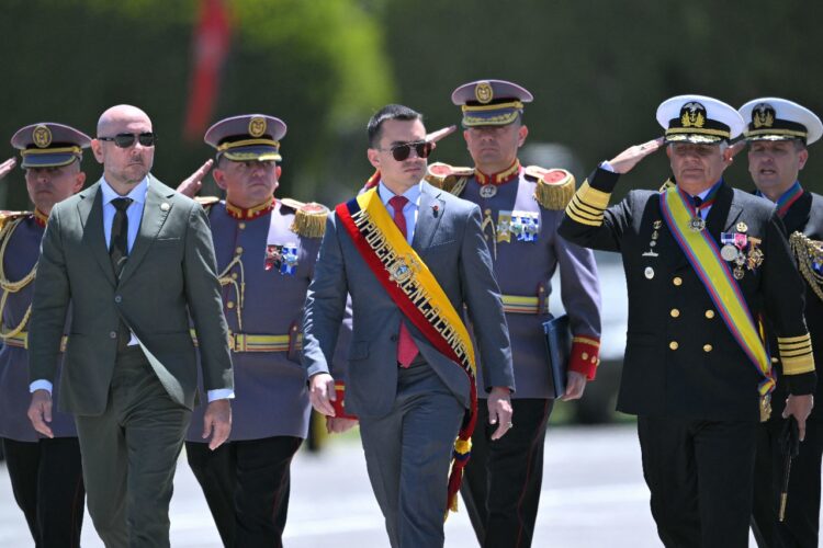 Presidente de Ecuador declara toque de queda nocturno en 20 ciudades