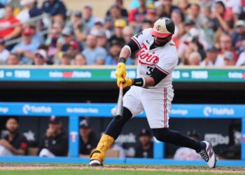Dominicano Santana conecta jonrón en triunfo de Mellizos sobre Guardianes