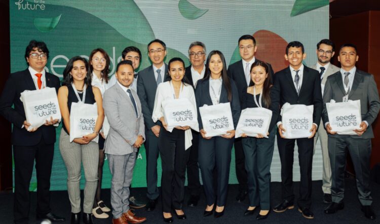Huawei celebra a los mejores estudiantes del programa Semillas para el Futuro 2024