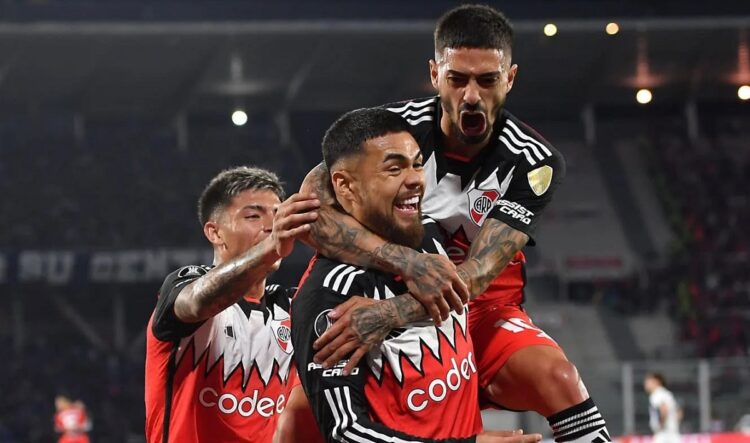 Los jugadores de River festejan el gol de la victoria ante Talleres