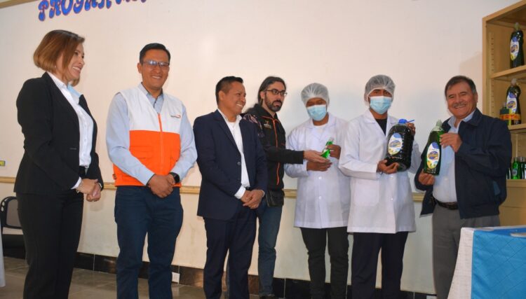 Adolescentes infractores del Centro Cometa elaboran lavavajillas para su venta.