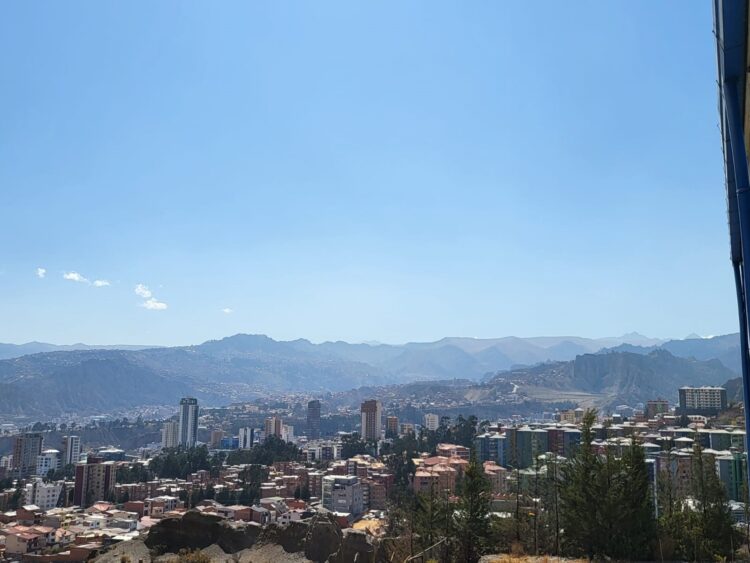 La Alcaldía de La Paz advierte que la calidad del aire en la ciudad es mala debido a los chaqueos e incendios forestales.