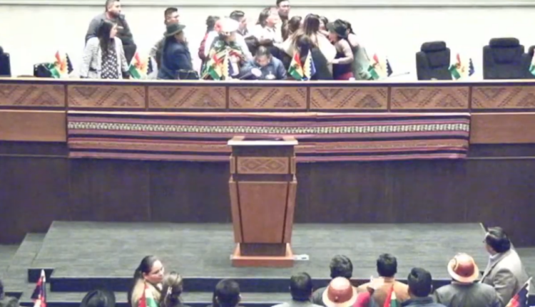 Con bochorno evista se inicia sesión de la Asamblea de aprobación de lista de postulantes