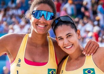 Brasileñas Ana Patricia y Duda en semis de un voley playa que se luce bajo la Torre Eiffel
