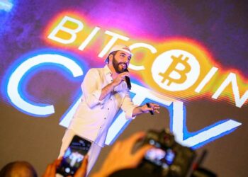 Nayib Bukele, presidente de El Salvador, que comprará un bitcoin todos los días para su país. Foto: AFP.