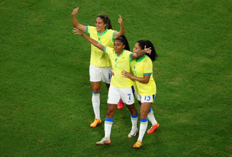 Las brasileñas celebran una de los tantos ante España
