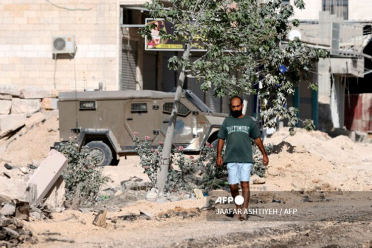 Bombardeo israelí mata a tres palestinos en tercer día de operaciones en Cisjordania