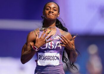 Sha’Carri Richardson domina su serie y pasa a semifinal olímpica de 100 m